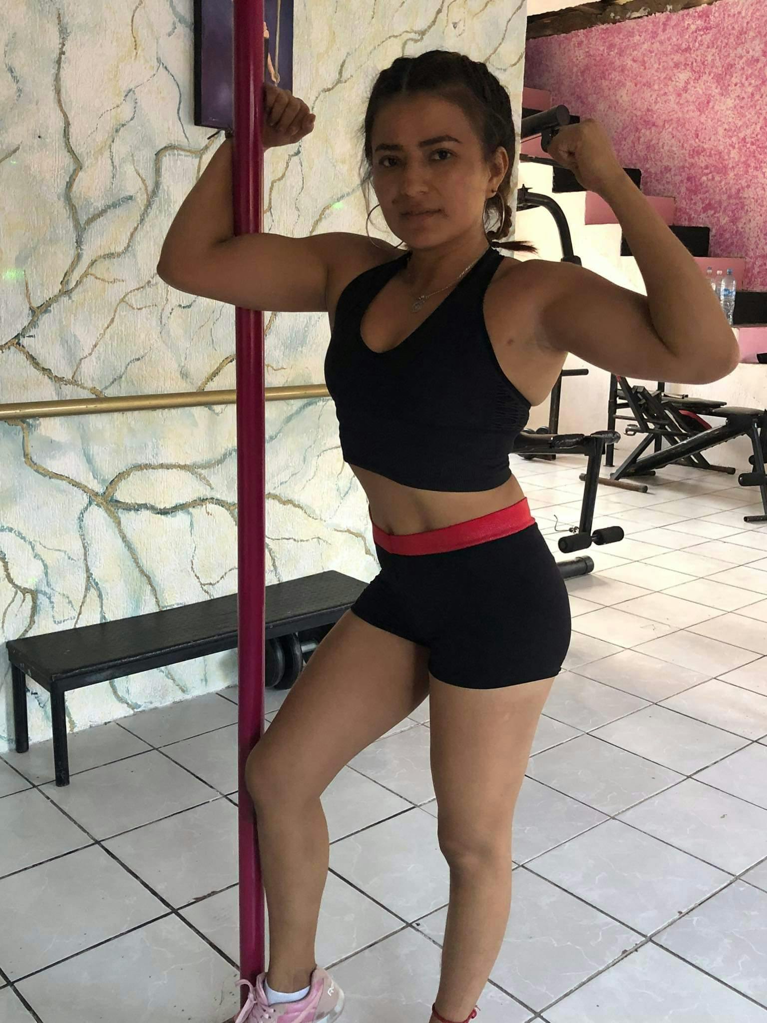 mujer originaria de honduras de complexion atletica