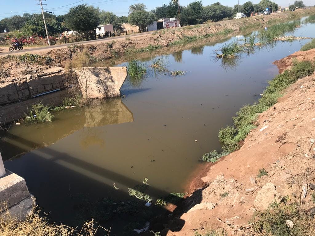 Fotografia de un dren colector de agua.